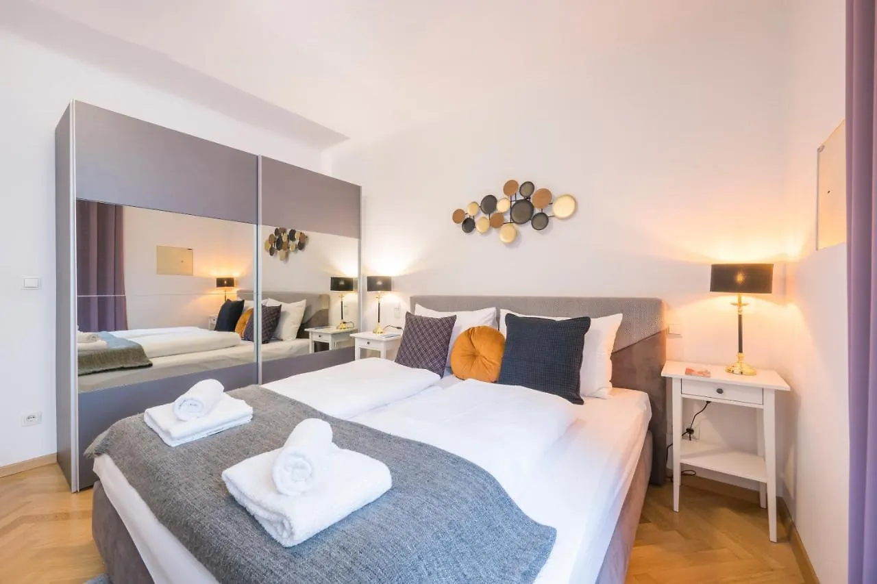 Moulin Rouge Suite Vienne 0*,  Autriche