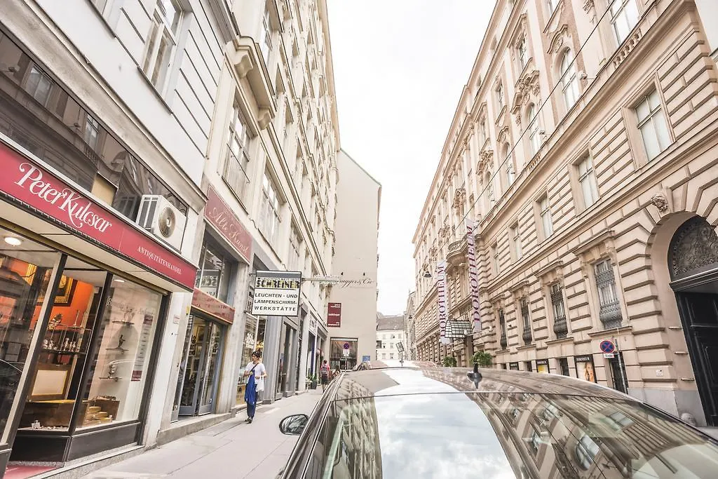 Moulin Rouge Suite Vienne 0*,